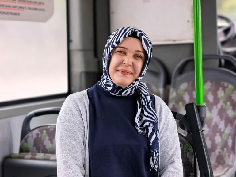 Otobüste fenalaşan yolcusunun yardımına koştu