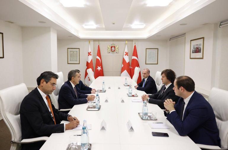 Bakan Tekin, Gürcistan Başbakanı Kobakhidze ile görüştü