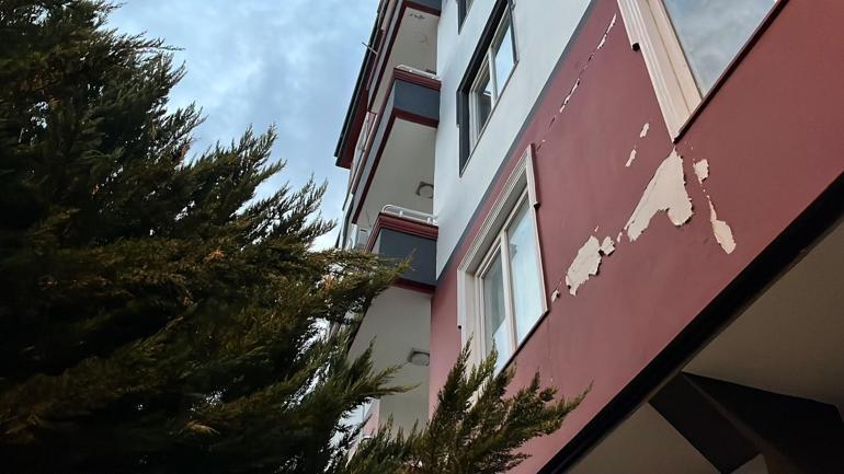 Çift ve 6 yaşındaki oğulları 2nci kattan düştü; 1 ölü, 2 yaralı