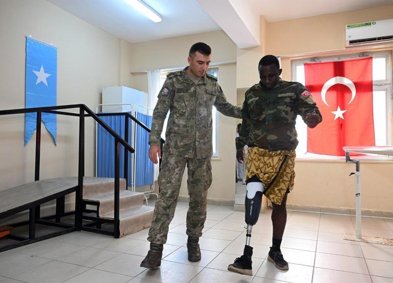MSB’den Somali Silahlı Kuvvetleri gazilerine protez bacak desteği