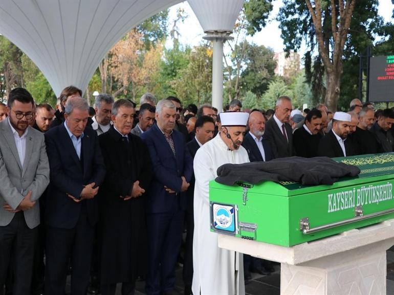 11’inci Cumhurbaşkanı Abdullah Gül, amcasının cenazesine katıldı