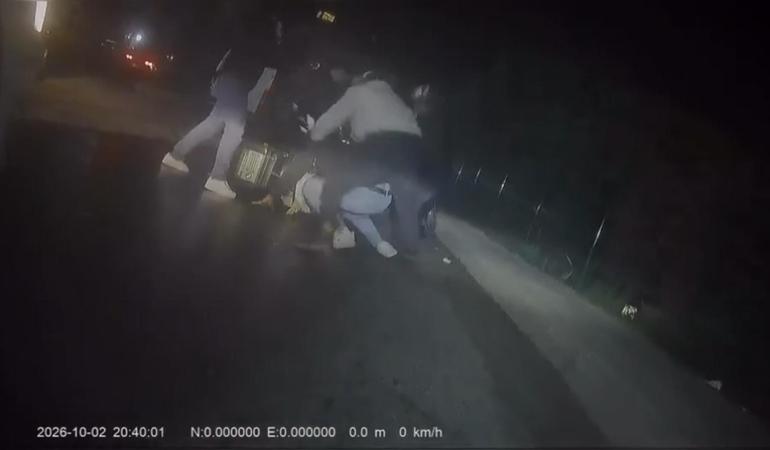Sarıyer’de ablasıyla ilişkisine karşı çıkan motokuryeyi tekme tokat darbetti; başına kaskla vurdular
