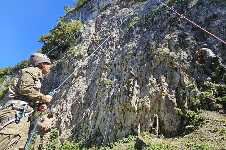 9 subay ve 1 astsubay Gürcistan’da dağcılık kursunu başarıyla tamamladı