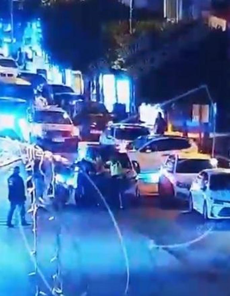 Polis, nefes almakta güçlük çeken sürücüyü, heimlich manevrasıyla kurtardı; o anlar kamerada