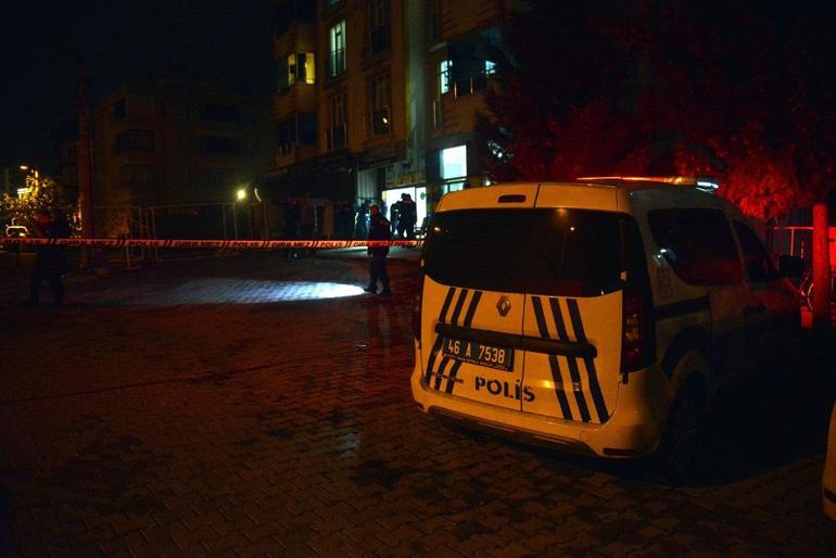 Kahramanmaraşta tartıştığı iki arkadaşını bıçakla yaraladı