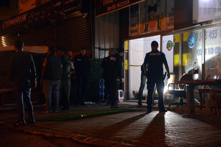 Kahramanmaraşta tartıştığı iki arkadaşını bıçakla yaraladı