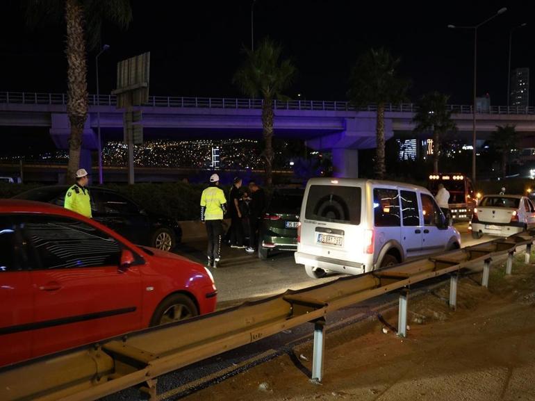 İzmir’de 7 otomobil, 1 motosikletin karıştığı zincirleme kaza: 4 yaralı