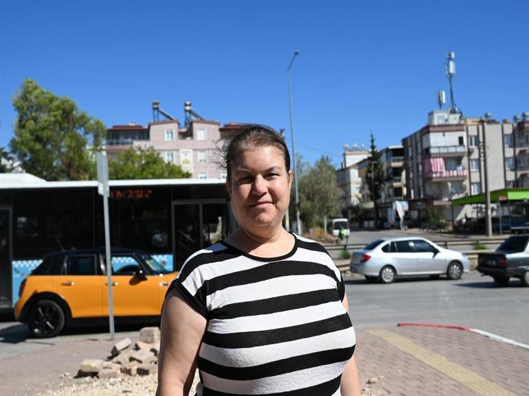 İki mahalleyi ayıran caddede üst geçit çilesi