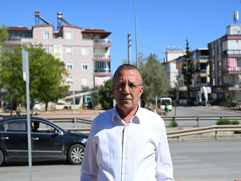 İki mahalleyi ayıran caddede üst geçit çilesi