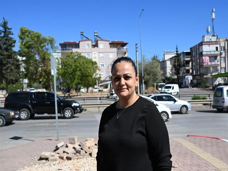 İki mahalleyi ayıran caddede üst geçit çilesi