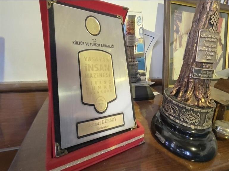 UNESCO Yaşayan İnsan Hazinesi ödüllü Mehmet Gürsoy: Çini göz musıkisidir; notaları ise laleler ve güllerdir