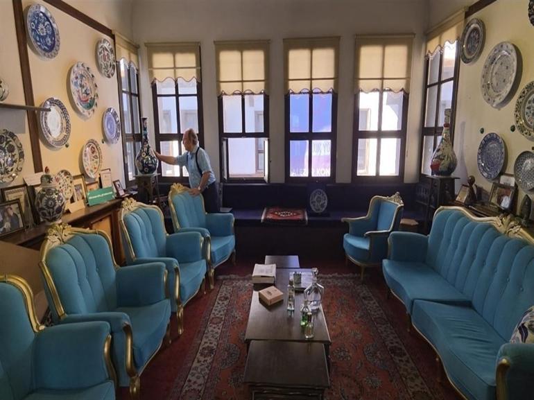 UNESCO Yaşayan İnsan Hazinesi ödüllü Mehmet Gürsoy: Çini göz musıkisidir; notaları ise laleler ve güllerdir