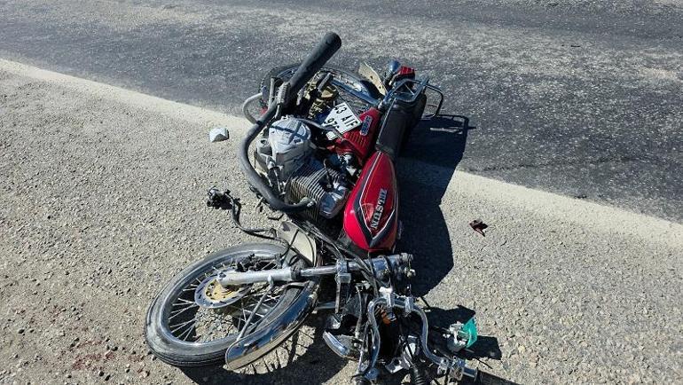 Otomobil ve motosiklet çarpıştı; 1 ölü, 2 yaralı