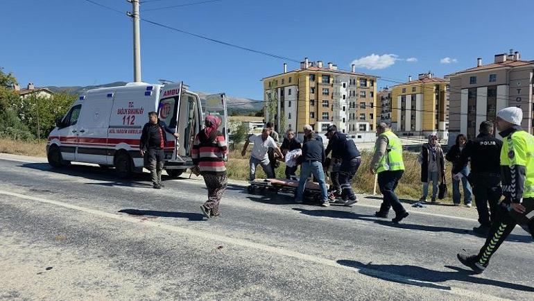 Otomobil ve motosiklet çarpıştı; 1 ölü, 2 yaralı