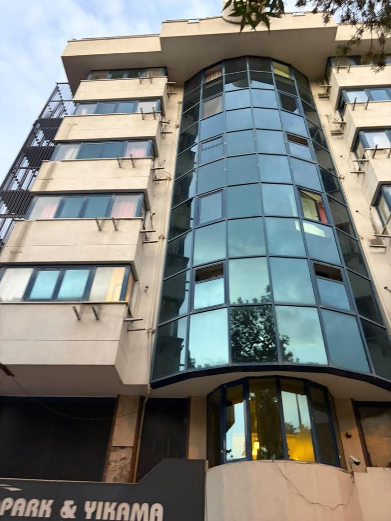 Otelin 6ncı katından otomobilin üzerine düşen kadın ağır yaralandı