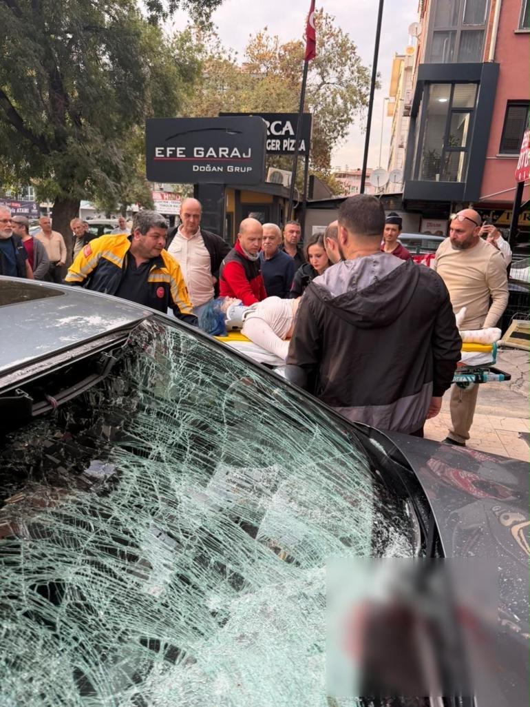 Otelin 6ncı katından otomobilin üzerine düşen kadın ağır yaralandı