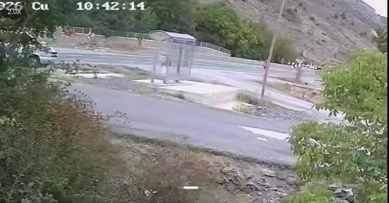 Gümüşhanede minibüs ile otomobilin çarpıştığı kaza kamerada: 4 yaralı