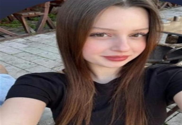 Bursada sevgilisi tarafından boğazı kesilerek öldürülen Gökçe için yürüyüş düzenlendi