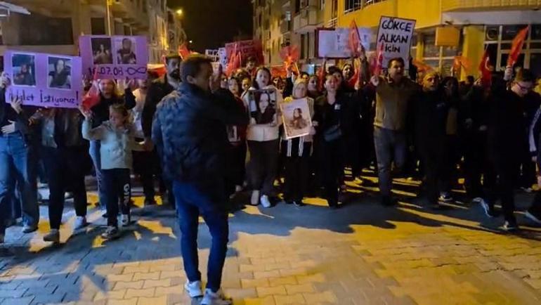 Bursada sevgilisi tarafından boğazı kesilerek öldürülen Gökçe için yürüyüş düzenlendi