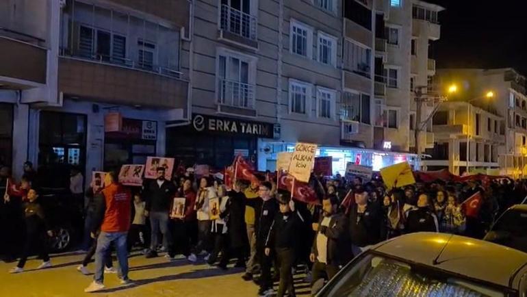 Bursada sevgilisi tarafından boğazı kesilerek öldürülen Gökçe için yürüyüş düzenlendi
