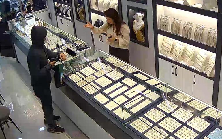 Oyuncak tabancayla kuyumcuyu soymaya kalktı, alarma basılınca kaçtı