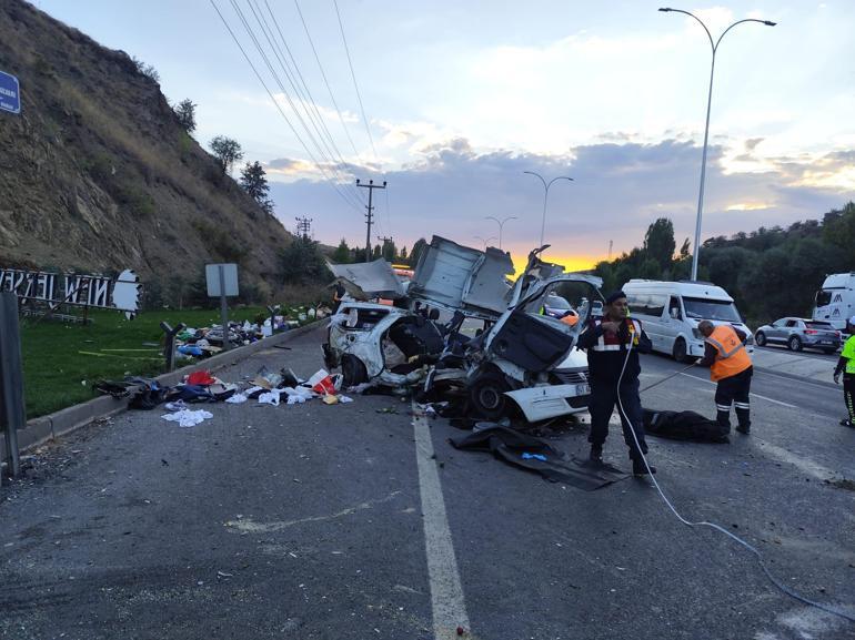 Ankarada takla atan otomobil, karşı yönden gelen otomobille çarpıştı: 2 ölü, 2 yaralı