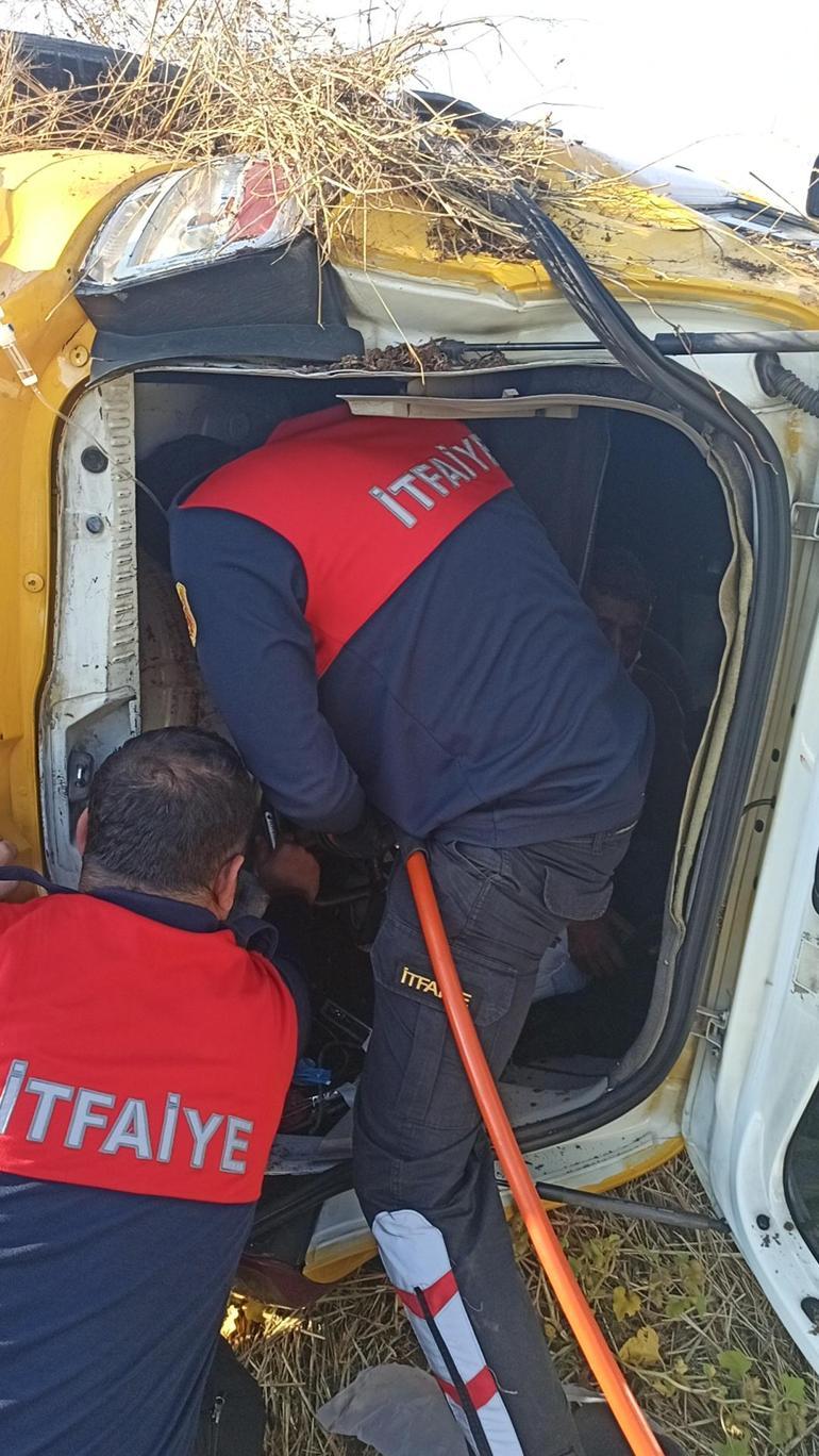 Adıyamanda taksi şarampole devrildi: 5 yaralı