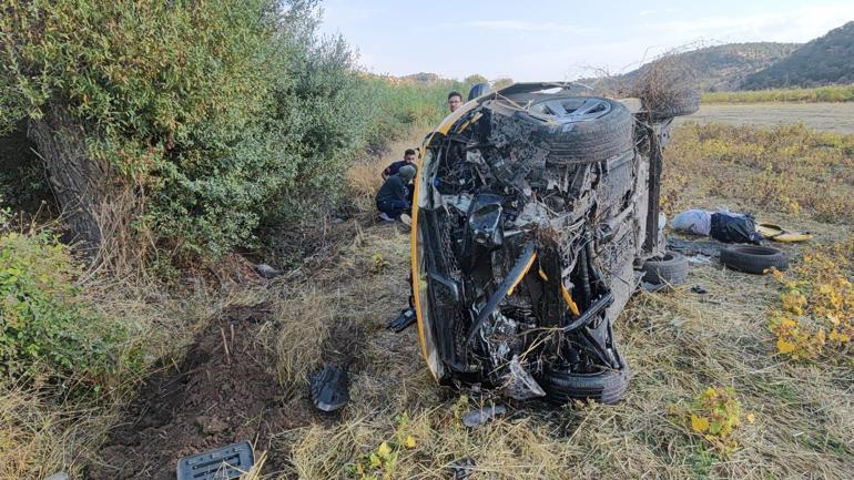 Adıyamanda taksi şarampole devrildi: 5 yaralı