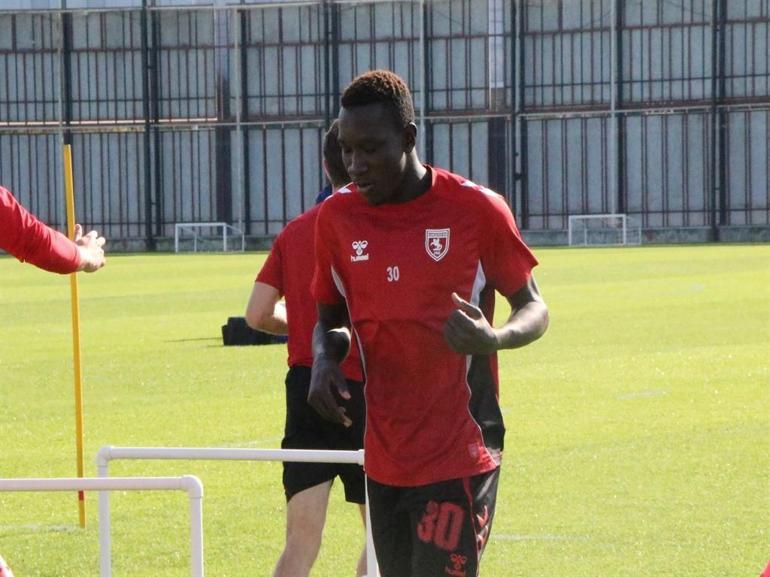 Samsunsporlu Bayo: Derbiye kazanmak izin çıkacağız