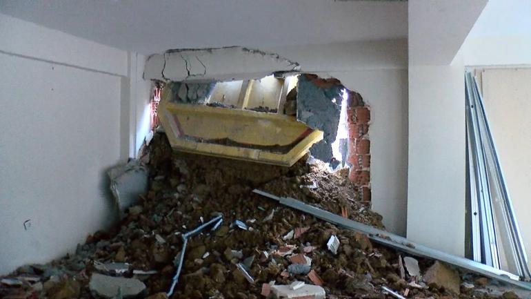 Pendik’te freni boşalan hafriyat kamyonu iş yerine girdi; araçtan atlayan şoför yaralandı