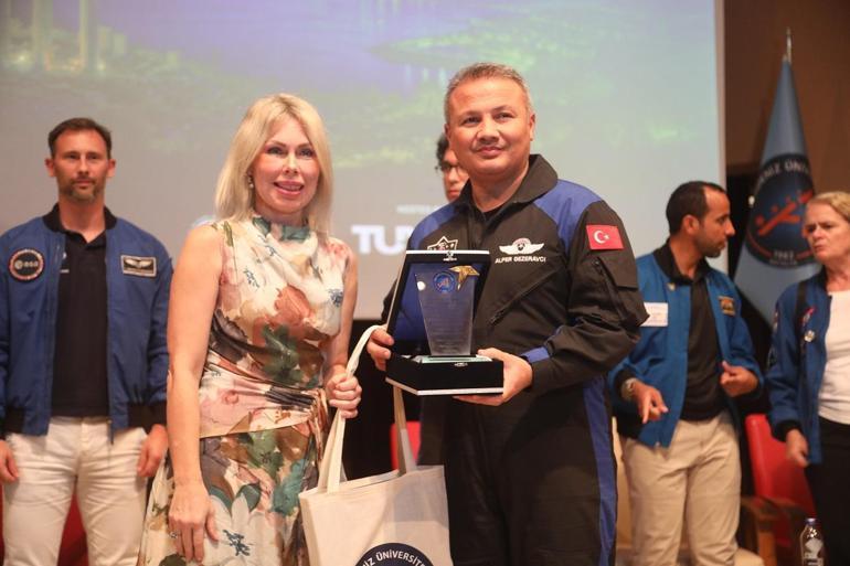 Uzaydan Antalya’ya; 11 astronot AÜ’de gençlerle buluştu