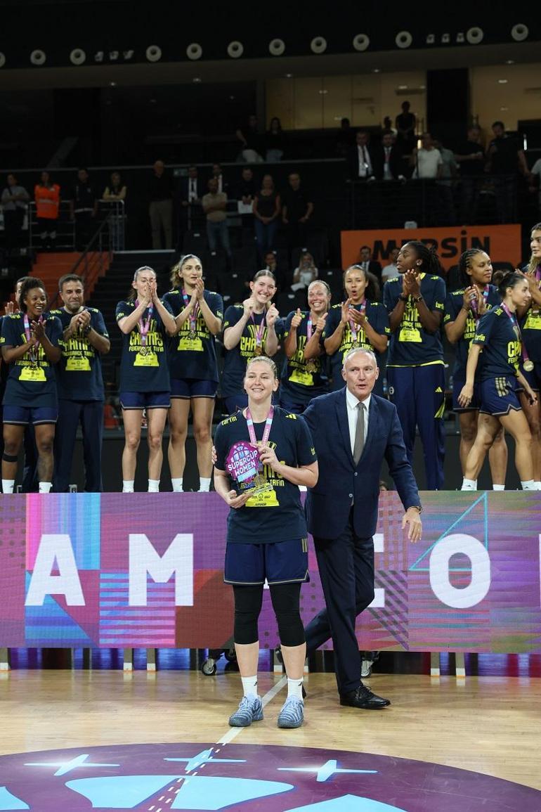 Şampiyon Fenerbahçe Tarfin, kupasını aldı