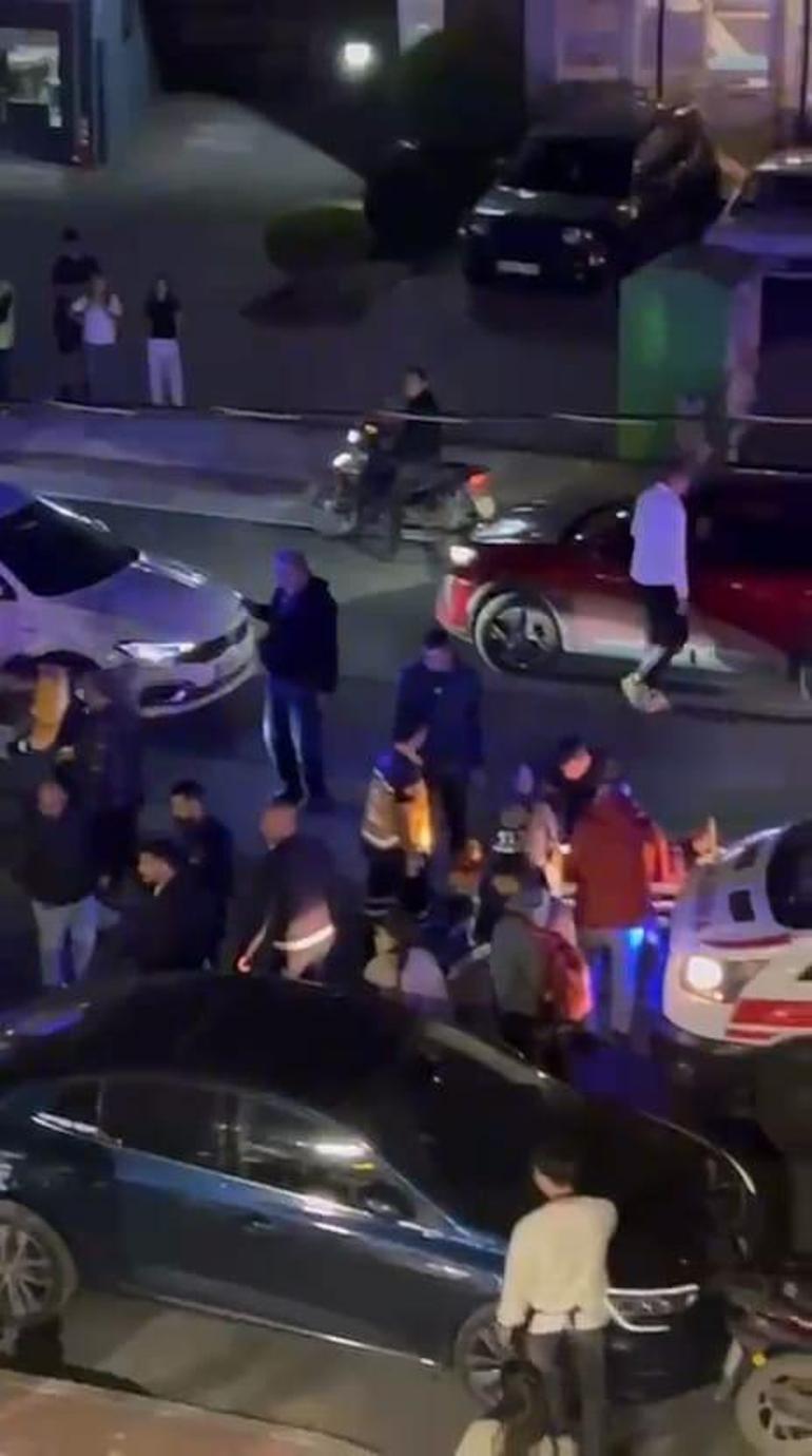 Otomobille çarpışan motosiklet, kontrolden çıkarak park halindeki başka otomobile çarptı: 2 yaralı