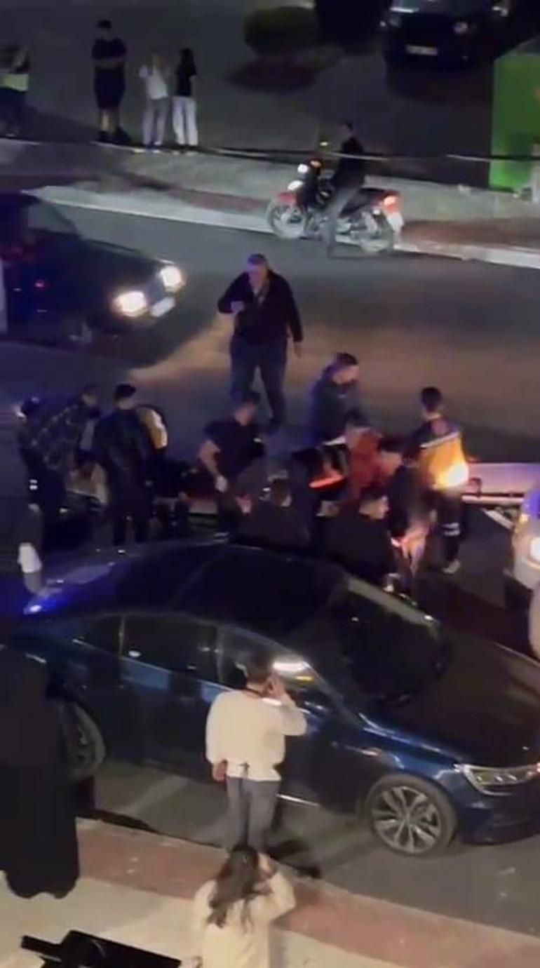 Otomobille çarpışan motosiklet, kontrolden çıkarak park halindeki başka otomobile çarptı: 2 yaralı