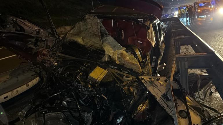 Kağıthane’de otomobil ile taksi çarpıştı: 1 ölü, 2 yaralı