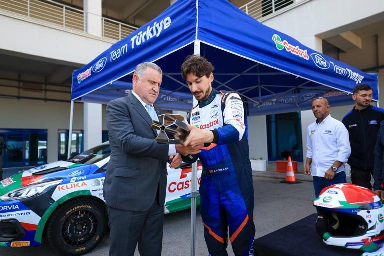 Bakan Bak Formula 1 öncesi İstanbul Park’ta sürüş yaptı