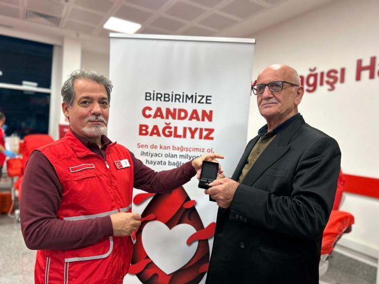 Kızılaya 36 kez kan bağışlayan Meryem Çağdaş, ailesini de bağışçı yaptı