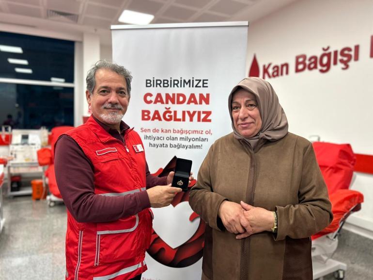 Kızılaya 36 kez kan bağışlayan Meryem Çağdaş, ailesini de bağışçı yaptı