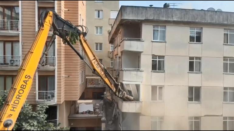 Maltepede çöken binada kontrollü yıkım sürüyor