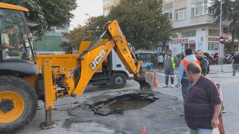 Beşiktaşta yolda çökme meydana geldi