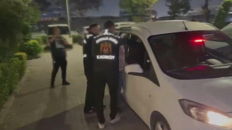 Kadıköy’de silahla havaya ateş açan kişi polis ekipleri tarafından yakalandı