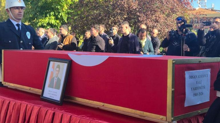 Silahla vurulmuş halde bulunan vali yardımcısının cenazesi memleketine uğurlandı