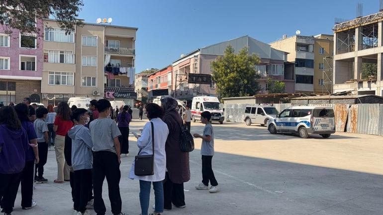 Ortaokulda 12 öğrenci zehirlenme şüphesiyle hastaneye kaldırıldı