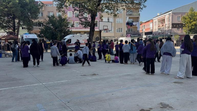 Ortaokulda 12 öğrenci zehirlenme şüphesiyle hastaneye kaldırıldı