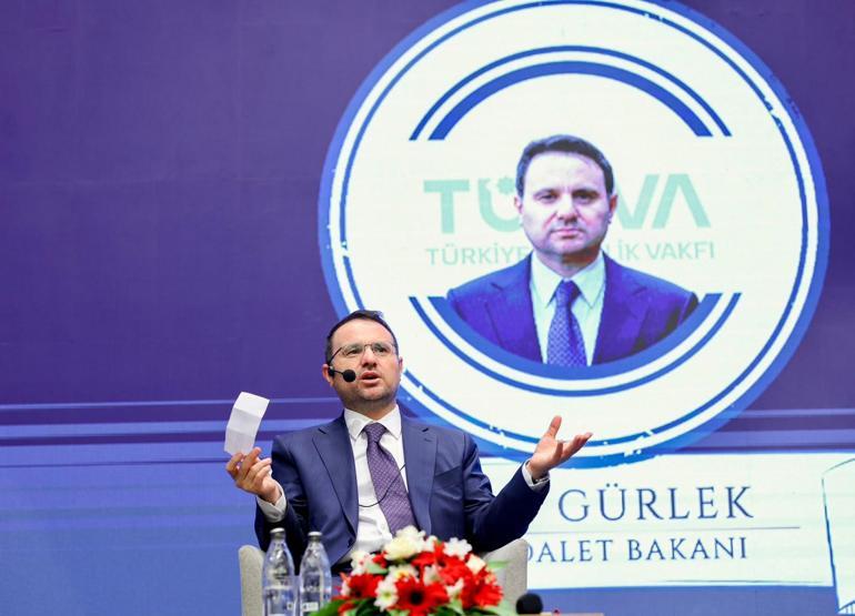 Bakan Gürlek: Gençlerimizin geleceğini hedef alan hiçbir suç odağının karşısında geri adım atmayacağız