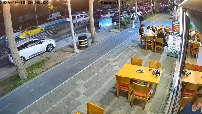 Beylikdüzünde dengesini kaybedip yere düştü; motosiklet çarptı: 1 ölü 1 yaralı