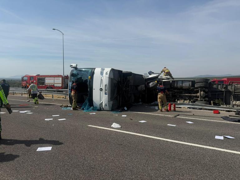 Manisada tur otobüsü devrildi; 11 ölü