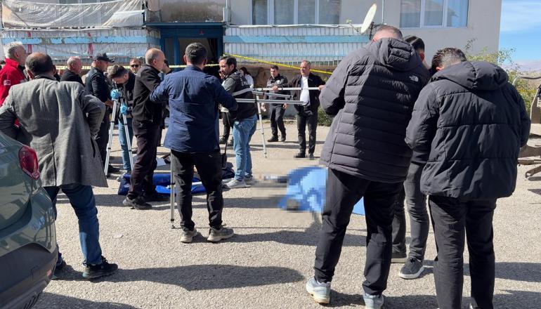 Çöp kamyonunun çarptığı 2 çocuk annesi öldü