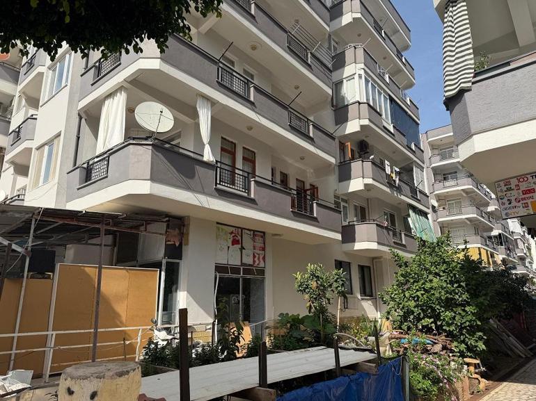 Kız kardeşini balkondan atıp, tabancayla yaşamına son verdi