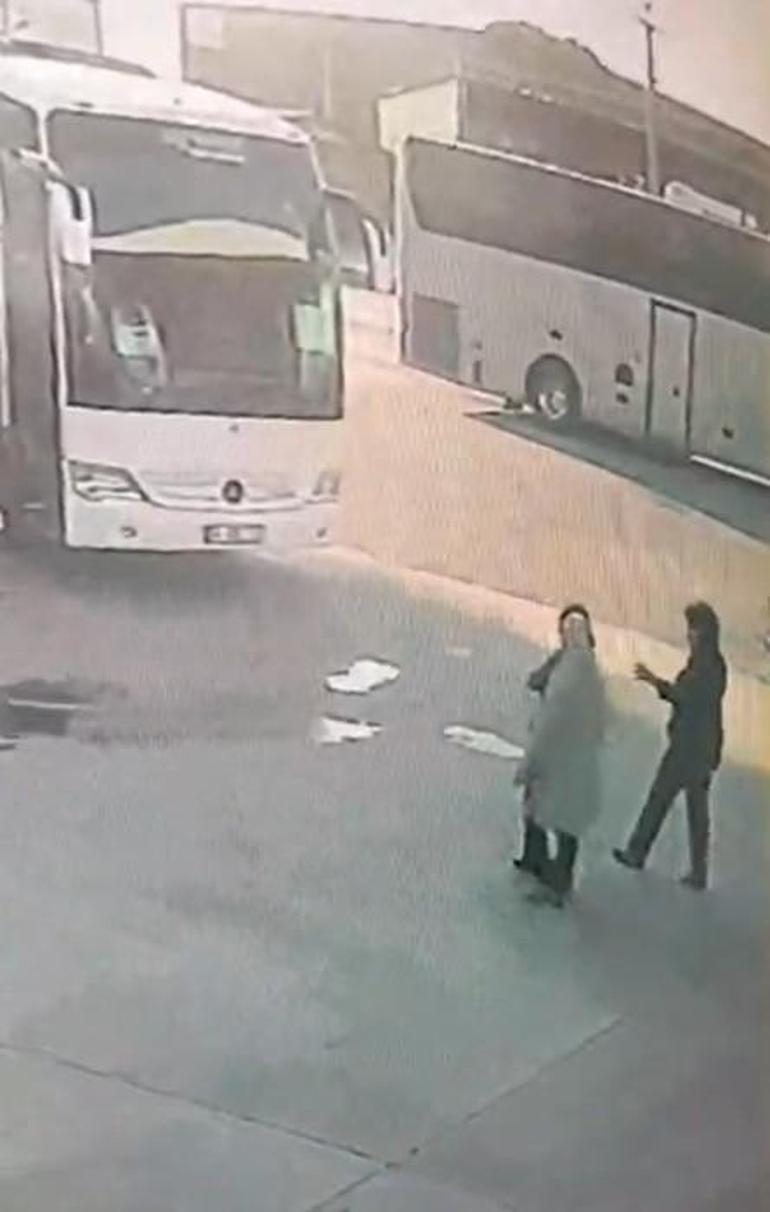 Manisada tur otobüsü ve TIRın çarpıştığı kazada 11 ölü, 26 yaralı